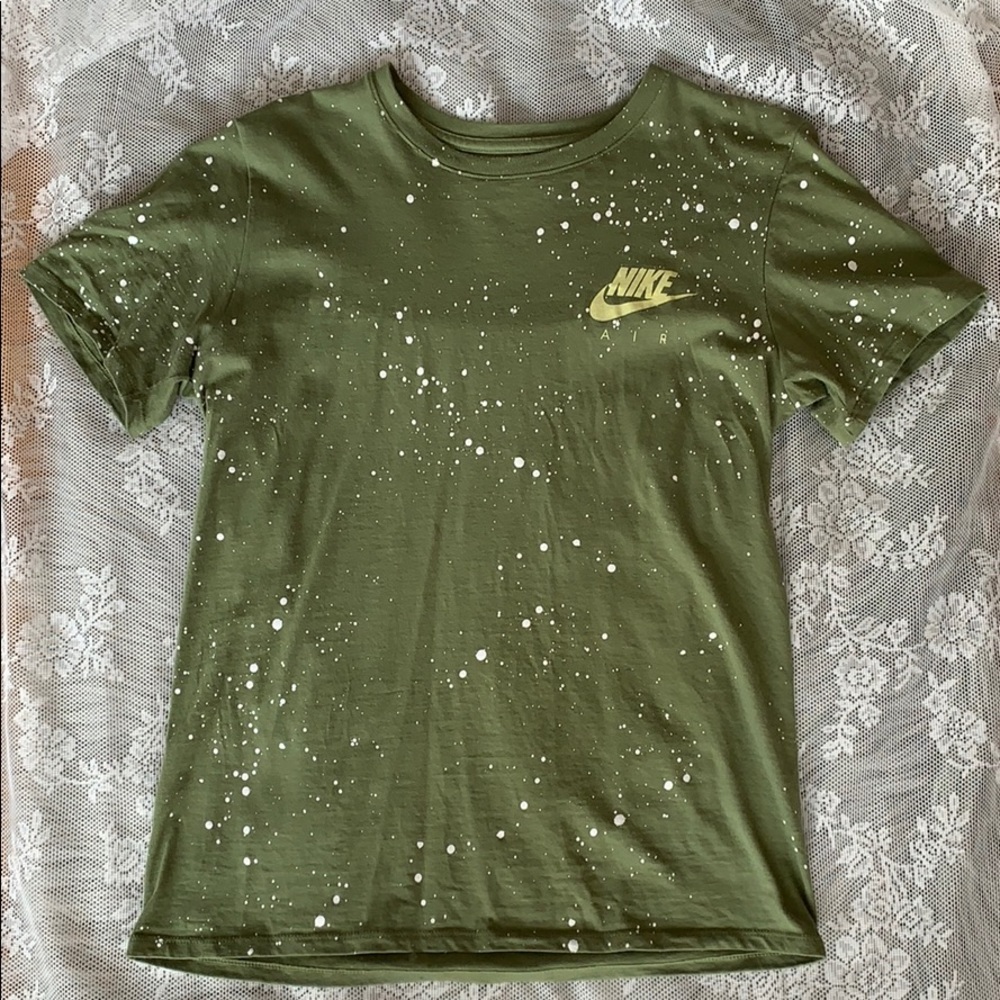✅Nike men’s size small, fits women’s size medium!✅